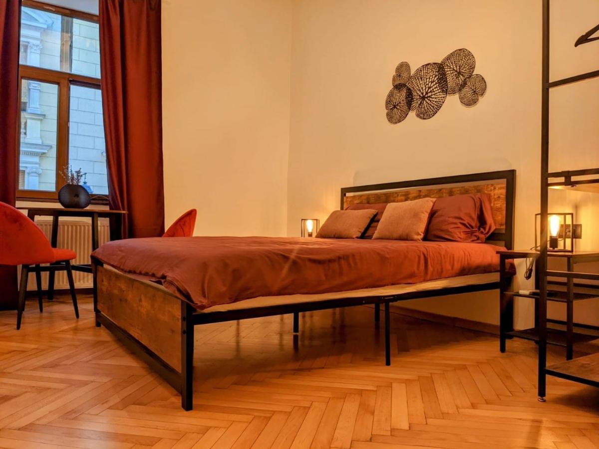 The Industrique Home - 3 Bedroom Apartment Тимишоара Экстерьер фото